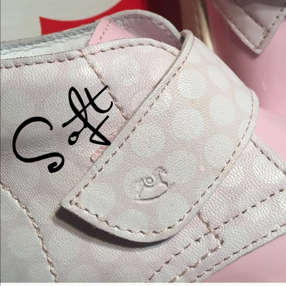 Emel - Picture 3 of 5